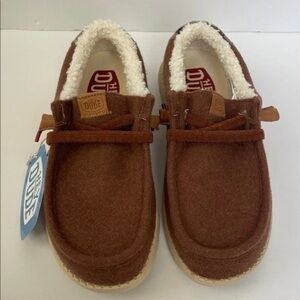 NIB Men’s Hey Dude Wally Cozy Downtown Brown Comfort Fleece Slip-On.
